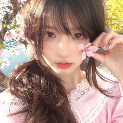 滑板车男孩